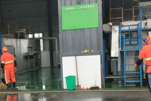 垃圾破碎，脫水，降解現(xiàn)場